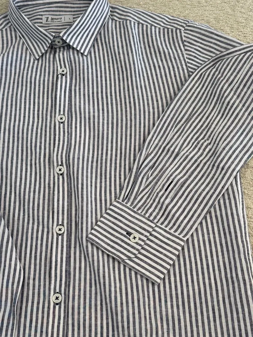 Photo envoyée par le client : chemise posée à plat
